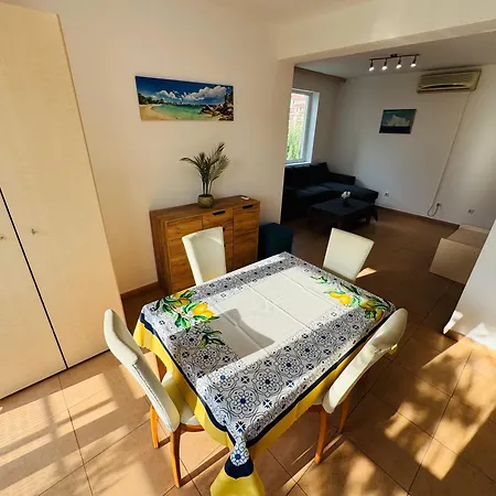 Sunny House 101 One Bedroom Apartment *